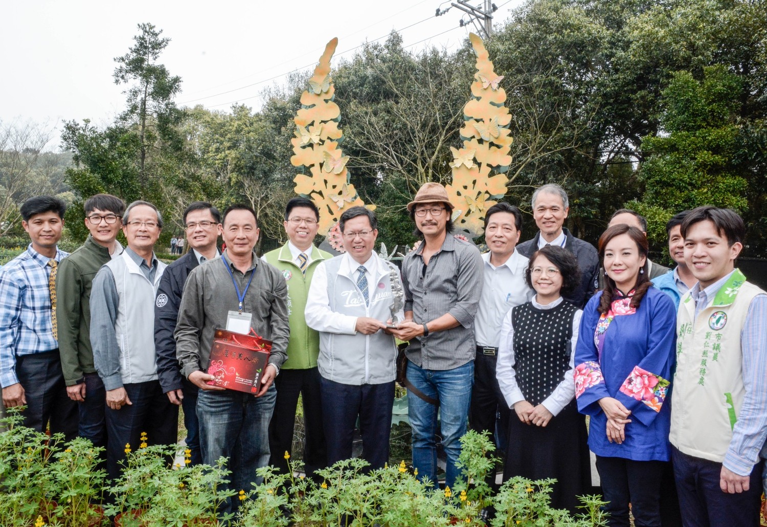 。
2018戀戀魯冰花節今日正式登場桃園市長鄭文燦出席,還有立法委員鄭寶清、桃園市議員張肇良、市府副秘書長邱俊銘、農業局長郭承泉、客家局長蔣絜安、地稅局長林延文、龍潭區長鄧昱綵均一同出席活動。 圖:桃園市政府提供 。
2018戀戀魯冰花節今日正式登場桃園市長鄭文燦出席,還有立法委員鄭寶清、桃園市議員張肇良、市府副秘書長邱俊銘、農業局長郭承泉、客家局長蔣絜安、地稅局長林延文、龍潭區長鄧昱綵均一同出席活動。 圖:桃園市政府提供