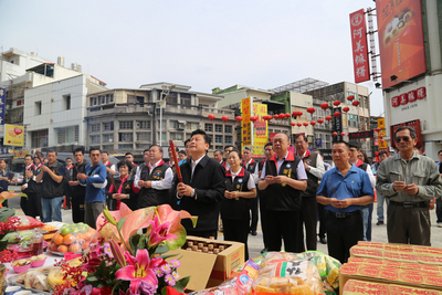 位於花蓮市中心的遠東百貨舊大樓,受強震影響成危樓,居民憂心安危;花蓮縣政府發文要求遠東集團儘速拆除,花蓮縣政府4日舉行拆工祭典,啟動拆除。 圖:中央社 位於花蓮市中心的遠東百貨舊大樓,受強震影響成危樓,居民憂心安危;花蓮縣政府發文要求遠東集團儘速拆除,花蓮縣政府4日舉行拆工祭典,啟動拆除。 圖:中央社