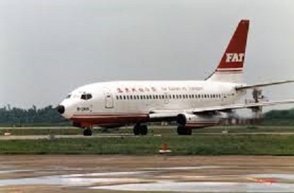 交通部去年預告修法,2019年起,民航客機機齡不得超過26年,遠航將有4架飛機明年需強制淘汰。 圖 : 翻攝自維基百科 交通部去年預告修法,2019年起,民航客機機齡不得超過26年,遠航將有4架飛機明年需強制淘汰。 圖 : 翻攝自維基百科