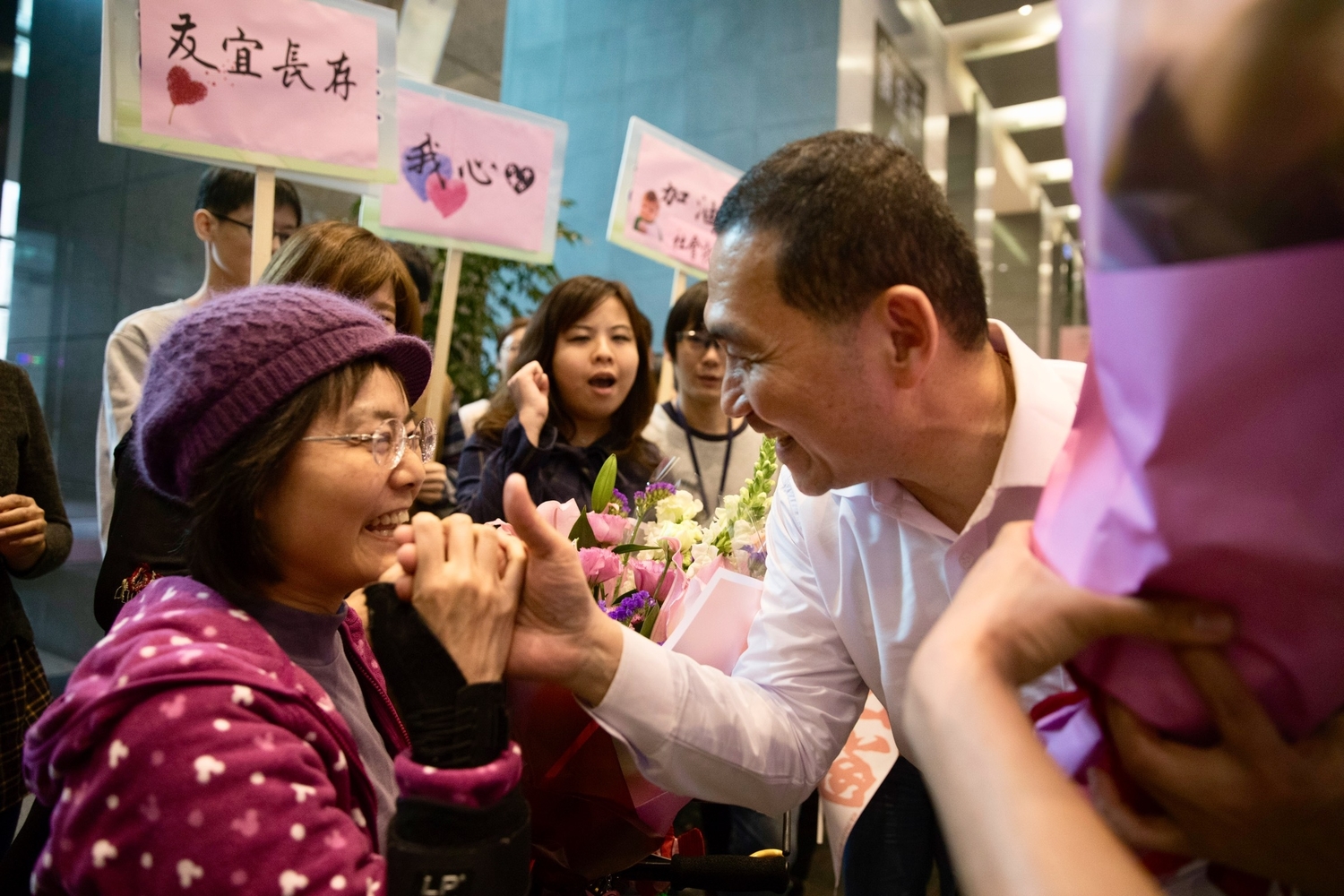 今(6)日前往市政會議交接副市長職位台北市長參選人侯友宜,隨後前往各局處向同仁辭行。 圖:侯友宜辦公室/提供 今(6)日前往市政會議交接副市長職位台北市長參選人侯友宜,隨後前往各局處向同仁辭行。 圖:侯友宜辦公室/提供