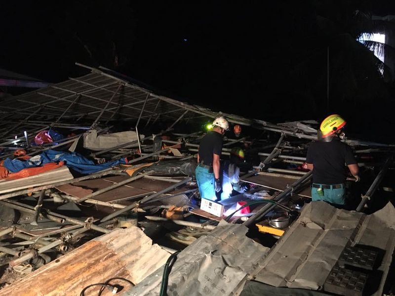 菲律賓中部宿霧市6日清晨發生工棚坍塌意外,至少造成5人死亡、數十人輕重傷。 圖 : 取自Nagiel B.Bañacia臉書www.facebook.com 菲律賓中部宿霧市6日清晨發生工棚坍塌意外,至少造成5人死亡、數十人輕重傷。 圖 : 取自Nagiel B.Bañacia臉書www.facebook.com