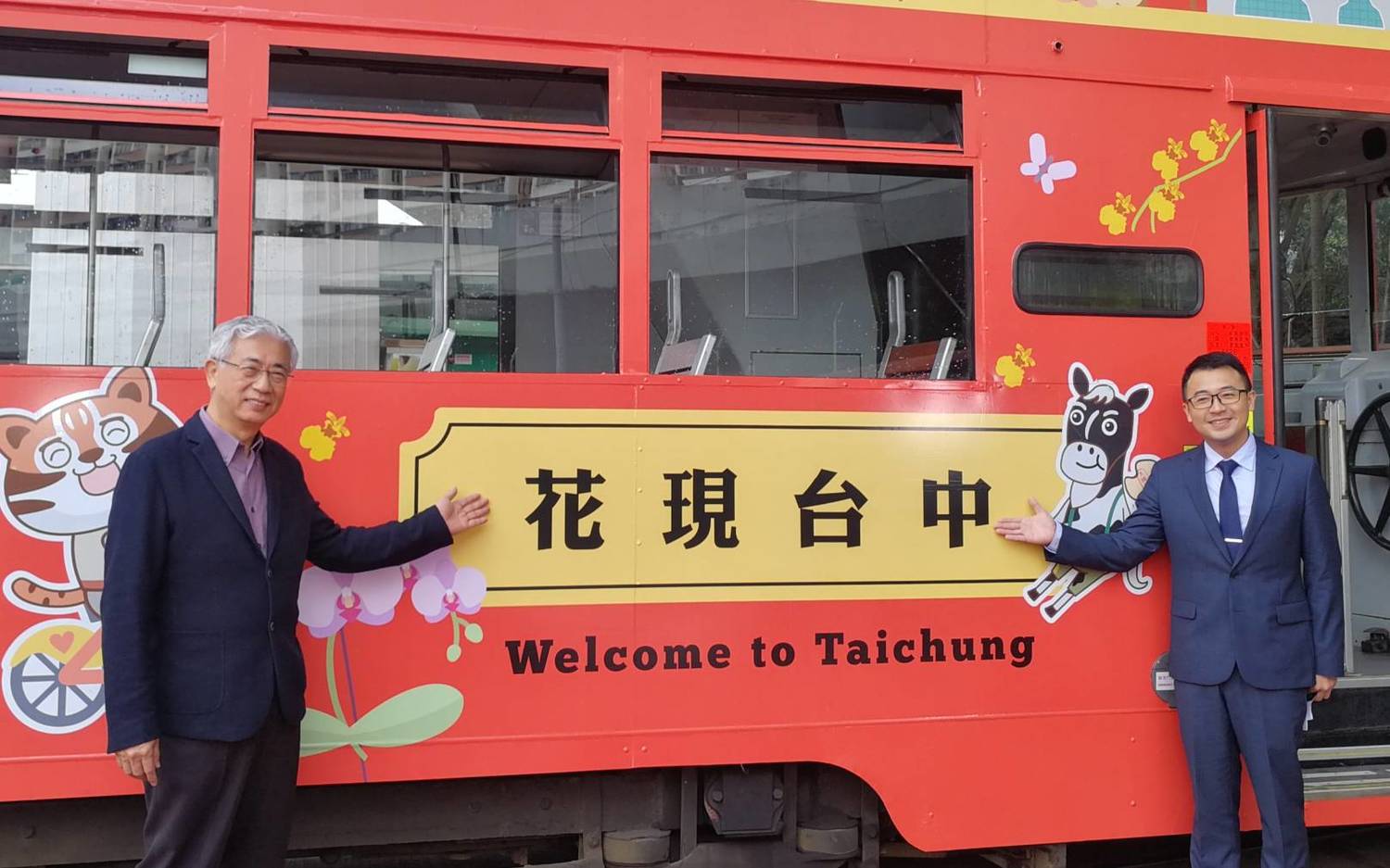 台中市觀旅局長陳盛山與交通部觀光局香港辦公室主任周欣毅一同行銷世界花博在台中。 圖:台中市觀旅局提供 台中市觀旅局長陳盛山與交通部觀光局香港辦公室主任周欣毅一同行銷世界花博在台中。 圖:台中市觀旅局提供