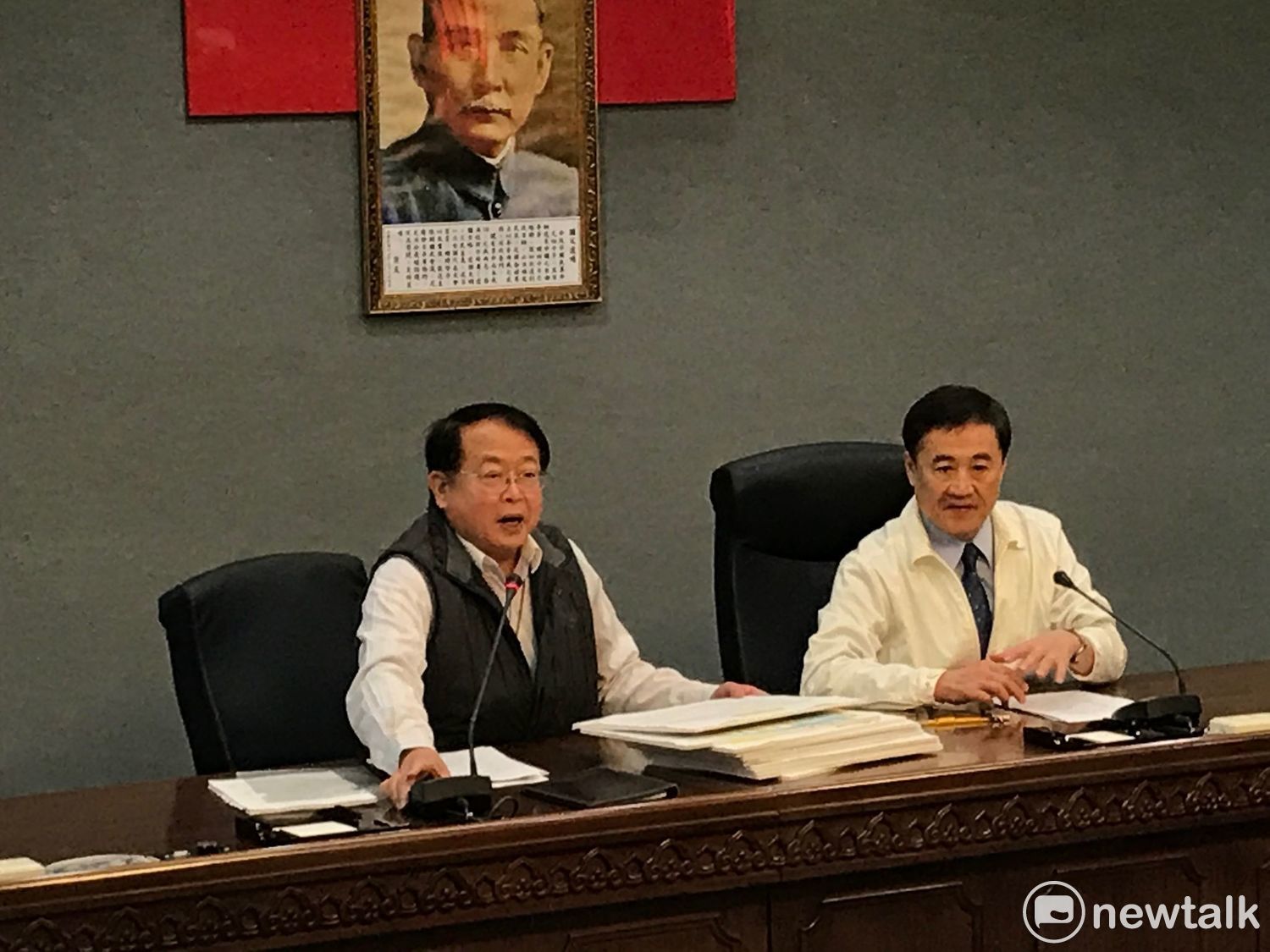 台北市副市長兼北農董事長陳景峻(右)、總經理吳音寧(左)。 台北市副市長兼北農董事長陳景峻(右)、總經理吳音寧(左)。