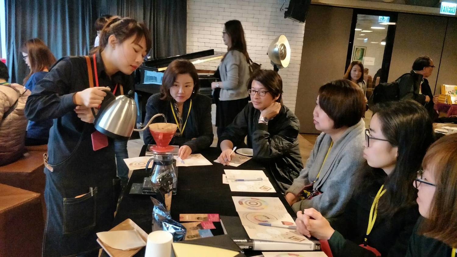 台中市觀旅局首次將休閒農業、茶、咖啡、糕餅等下午茶、樂園賽車場、潛水特色旅宿、按摩spa及等主題特色體驗搬至香港。 圖 : 台中市政府/提供 台中市觀旅局首次將休閒農業、茶、咖啡、糕餅等下午茶、樂園賽車場、潛水特色旅宿、按摩spa及等主題特色體驗搬至香港。 圖 : 台中市政府/提供
