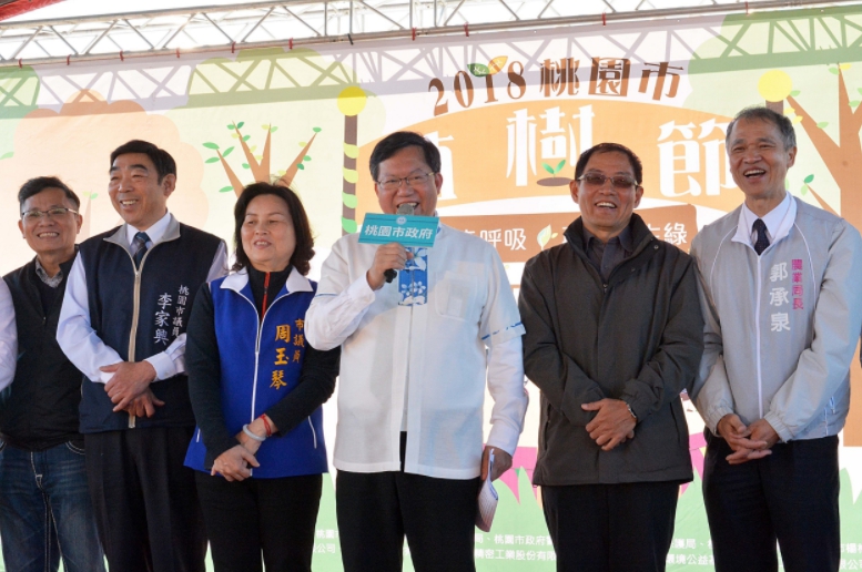 鄭文燦指出,桃園市政府極力恢復楊梅「八本簿聯庄平安戲」、「三界爺文化祭」、「楊梅花燈踩街」三大傳統亮點,其中花燈踩街結合上田里媽祖祭壇的傳統。 圖:取自桃園市政府官網 鄭文燦指出,桃園市政府極力恢復楊梅「八本簿聯庄平安戲」、「三界爺文化祭」、「楊梅花燈踩街」三大傳統亮點,其中花燈踩街結合上田里媽祖祭壇的傳統。 圖:取自桃園市政府官網