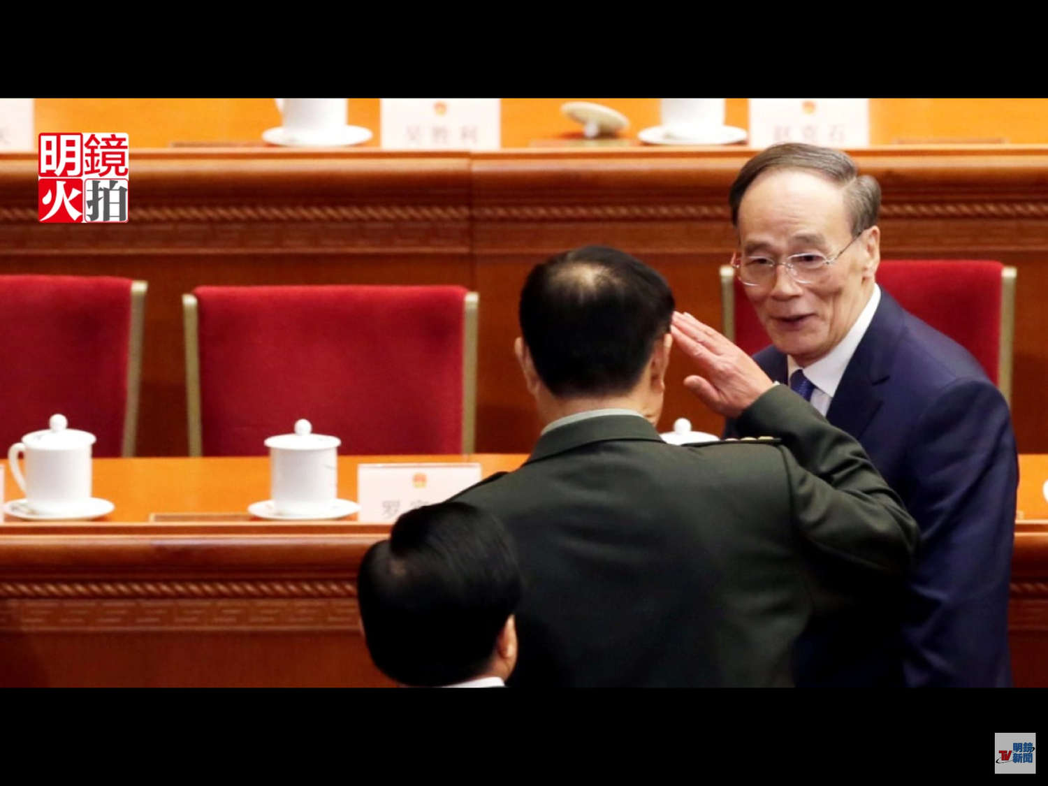 易明(Elizabeth Economy)並稱,習近平強力反腐,使中國政壇一些勢力很大的人對他抱有強烈不滿。「如果他們能找到他的弱點,我想他的敵人們就會伺機動手,欲置其死命」,易明認為,「這是他現在面臨的最大危險」。 易明(Elizabeth Economy)並稱,習近平強力反腐,使中國政壇一些勢力很大的人對他抱有強烈不滿。「如果他們能找到他的弱點,我想他的敵人們就會伺機動手,欲置其死命」,易明認為,「這是他現在面臨的最大危險」。