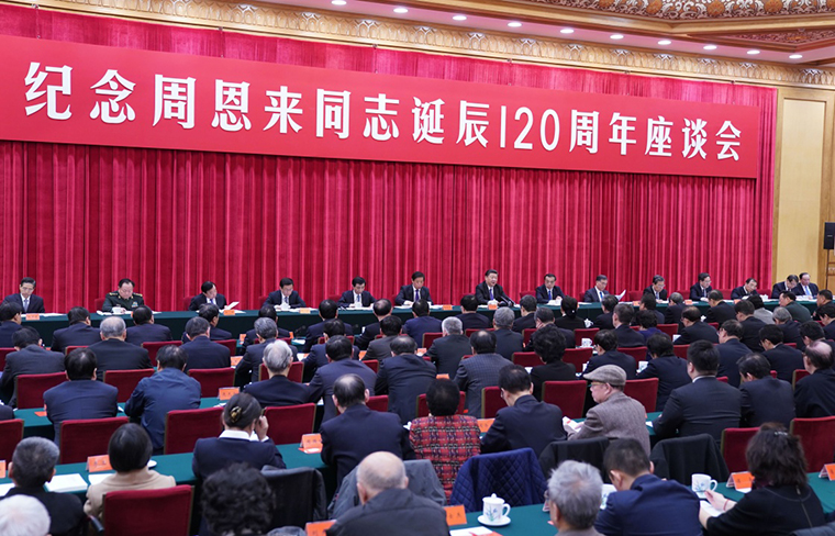 易明(Elizabeth Economy)並稱,習近平強力反腐,使中國政壇一些勢力很大的人對他抱有強烈不滿。「如果他們能找到他的弱點,我想他的敵人們就會伺機動手,欲置其死命」,易明認為,「這是他現在面臨的最大危險」。 易明(Elizabeth Economy)並稱,習近平強力反腐,使中國政壇一些勢力很大的人對他抱有強烈不滿。「如果他們能找到他的弱點,我想他的敵人們就會伺機動手,欲置其死命」,易明認為,「這是他現在面臨的最大危險」。