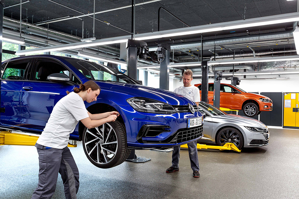 澳洲汽車協會今天發表的研究指出,德國福斯汽車(Volkswagen)2015年爆發「柴油門」排放造假醜聞後,遭召回修正的車輛如今使用更多燃料,且仍無法通過排汙測試。 澳洲汽車協會今天發表的研究指出,德國福斯汽車(Volkswagen)2015年爆發「柴油門」排放造假醜聞後,遭召回修正的車輛如今使用更多燃料,且仍無法通過排汙測試。