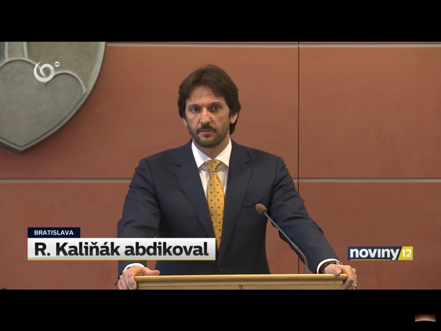 法新社報導,卡利尼亞克(Robert Kalinak)告訴記者說:「我想為了履行我的職責,我必須盡一切努力維護斯洛伐克的穩定,基於這項原因,我決定辭去副總理兼內政部長。」 法新社報導,卡利尼亞克(Robert Kalinak)告訴記者說:「我想為了履行我的職責,我必須盡一切努力維護斯洛伐克的穩定,基於這項原因,我決定辭去副總理兼內政部長。」