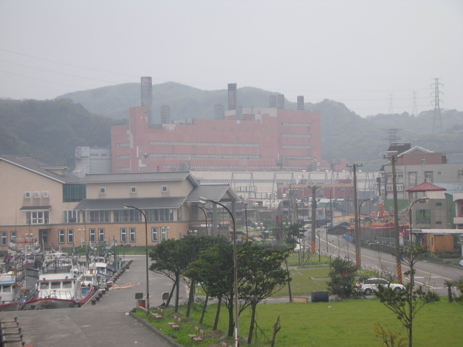環保署環評大會明天將審查「深澳發電廠更新擴建計畫」,新北市長朱立倫今天在市政會議表達反對。 環保署環評大會明天將審查「深澳發電廠更新擴建計畫」,新北市長朱立倫今天在市政會議表達反對。