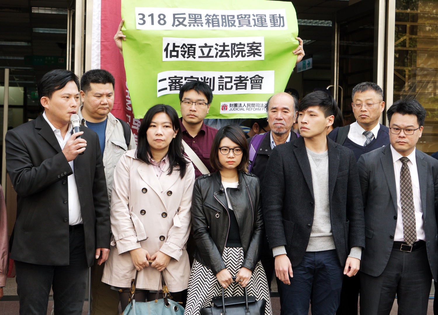 318學運高院二審判無罪,黃國昌、陳為廷等人會後說明無罪的意義。 318學運高院二審判無罪,黃國昌、陳為廷等人會後說明無罪的意義。