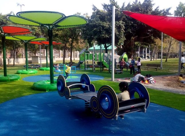 立農公園位於台北市北投區內承德路七段與吉利路口,擁有交通便利的優點,靠近捷運唭哩岸站,公園內設施齊備,例如大型共融式昆蟲搖搖樂。 圖:台北市工務局提供 立農公園位於台北市北投區內承德路七段與吉利路口,擁有交通便利的優點,靠近捷運唭哩岸站,公園內設施齊備,例如大型共融式昆蟲搖搖樂。 圖:台北市工務局提供