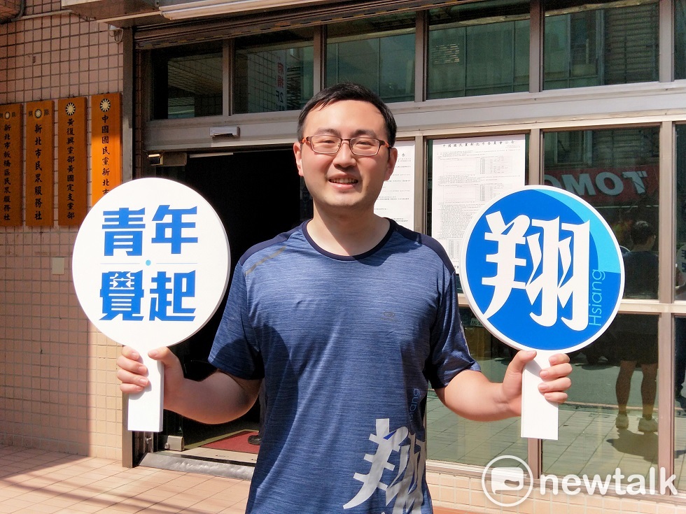 爭取國民黨提名參選議員的汐止區新人廖先翔,從汐止跑步到位於板橋的市黨部完成登記手續。 爭取國民黨提名參選議員的汐止區新人廖先翔,從汐止跑步到位於板橋的市黨部完成登記手續。