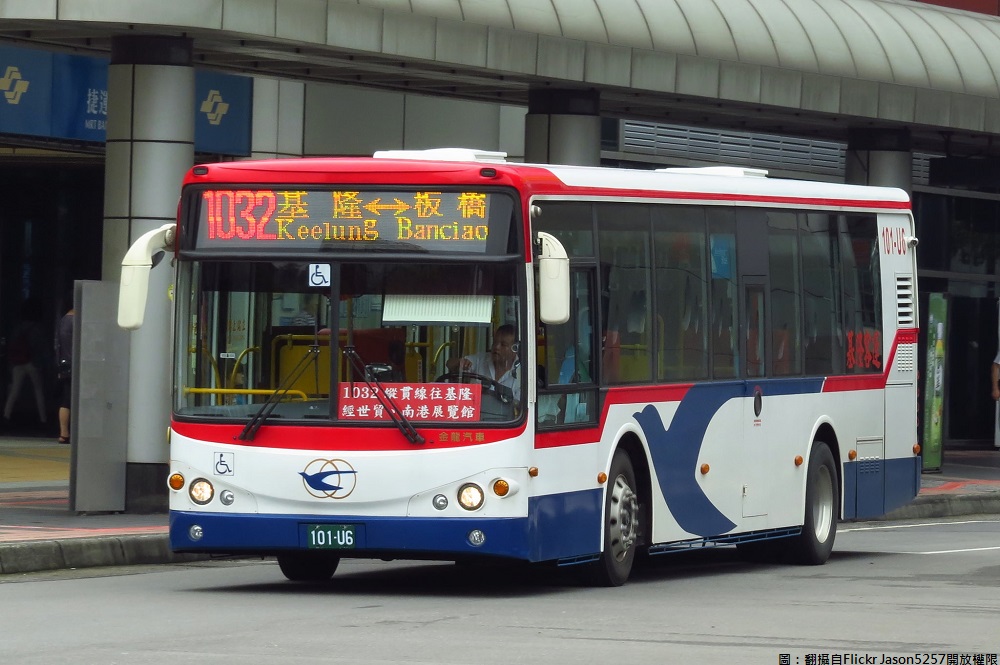 為鼓勵市民朋友搭乘大眾運輸,雙北市自4月16日推出市民任意可搭乘捷運、公車與YouBike的交通吃到飽1,280元定期票等優惠,但有部份市民朋友提出為何未涵蓋基隆、桃園及宜蘭等相鄰縣市,基隆市交通旅遊處回應,基隆市並非直轄市,目前的財政狀況不及雙北,如要比照辦理將有其執行實質困難。 為鼓勵市民朋友搭乘大眾運輸,雙北市自4月16日推出市民任意可搭乘捷運、公車與YouBike的交通吃到飽1,280元定期票等優惠,但有部份市民朋友提出為何未涵蓋基隆、桃園及宜蘭等相鄰縣市,基隆市交通旅遊處回應,基隆市並非直轄市,目前的財政狀況不及雙北,如要比照辦理將有其執行實質困難。