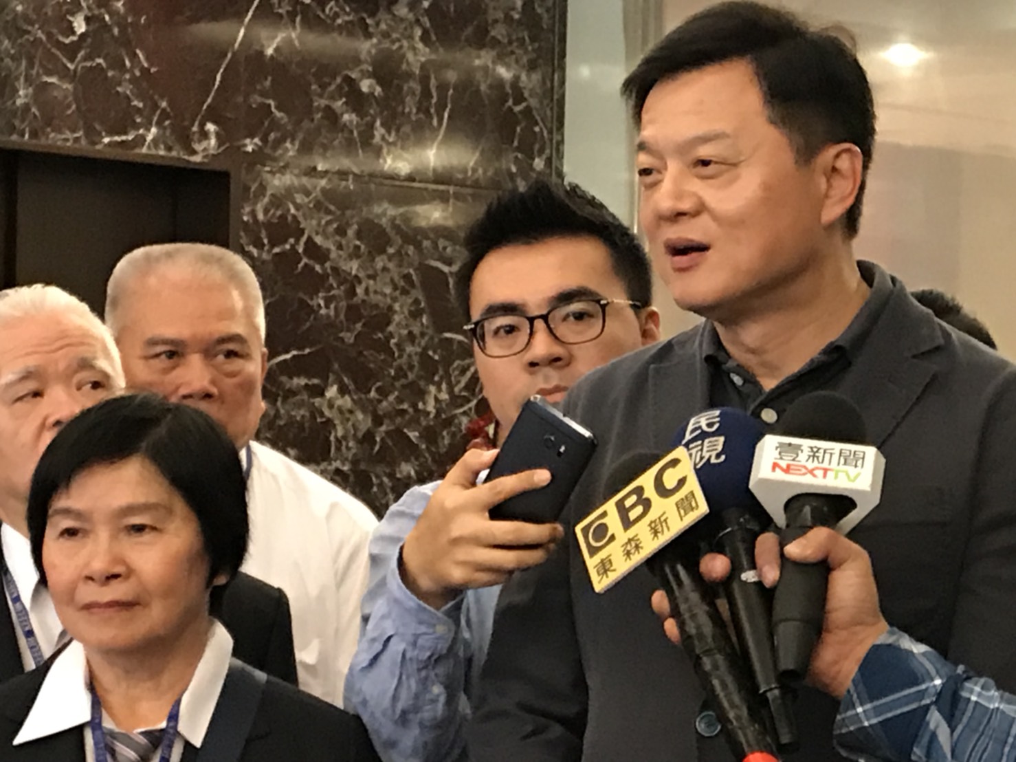 周錫瑋重批行政院長賴清德應該立即否決燃煤發電廠的决議,否則就下台認錯。 圖: 周錫瑋競選辦公室/提供 周錫瑋重批行政院長賴清德應該立即否決燃煤發電廠的决議,否則就下台認錯。 圖: 周錫瑋競選辦公室/提供