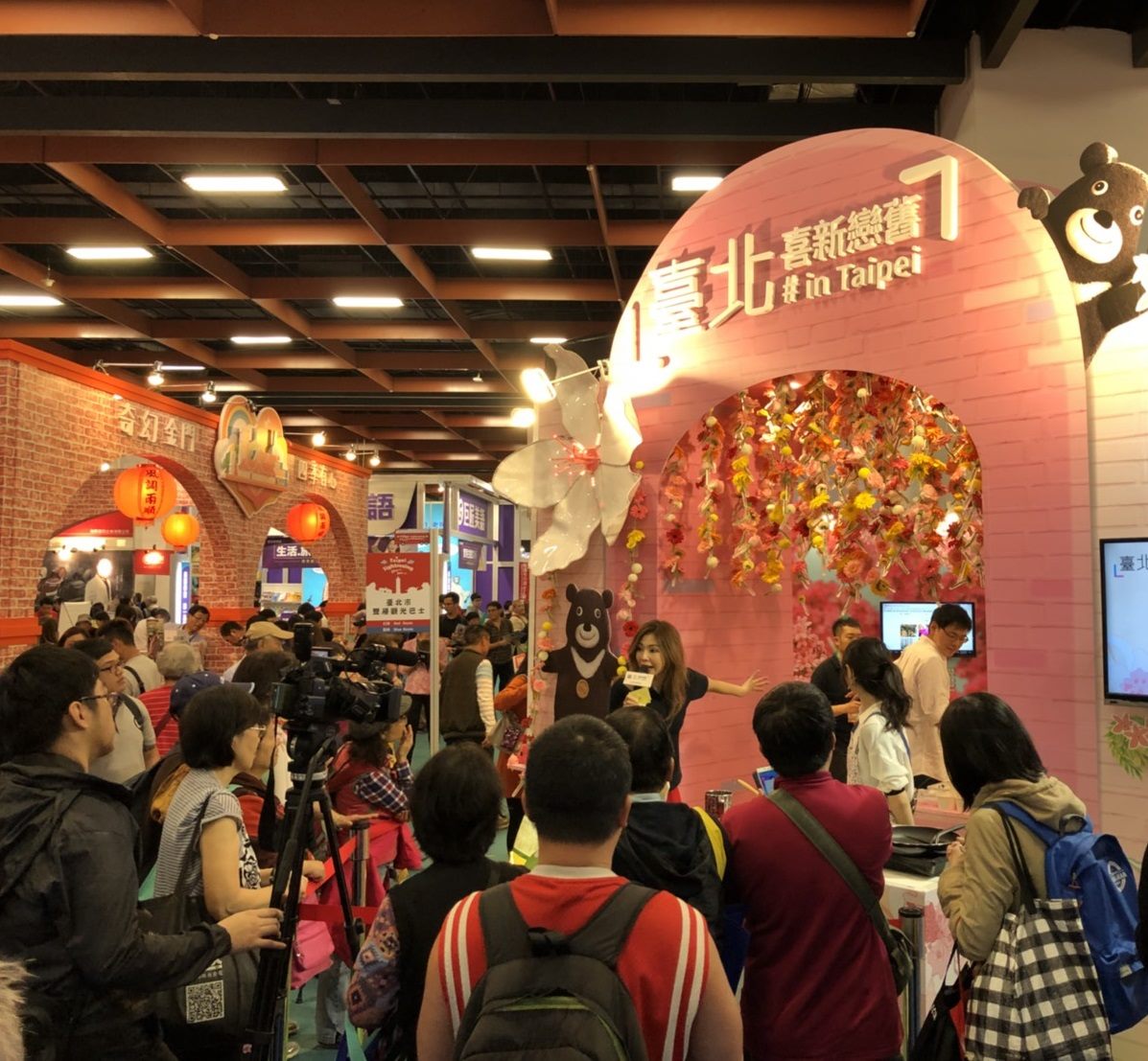 臺北市觀光傳播局以「台北‧喜新戀舊─嬉春」為主題參加臺北國際春季旅展。 圖:台北市觀傳局/提供 臺北市觀光傳播局以「台北‧喜新戀舊─嬉春」為主題參加臺北國際春季旅展。 圖:台北市觀傳局/提供