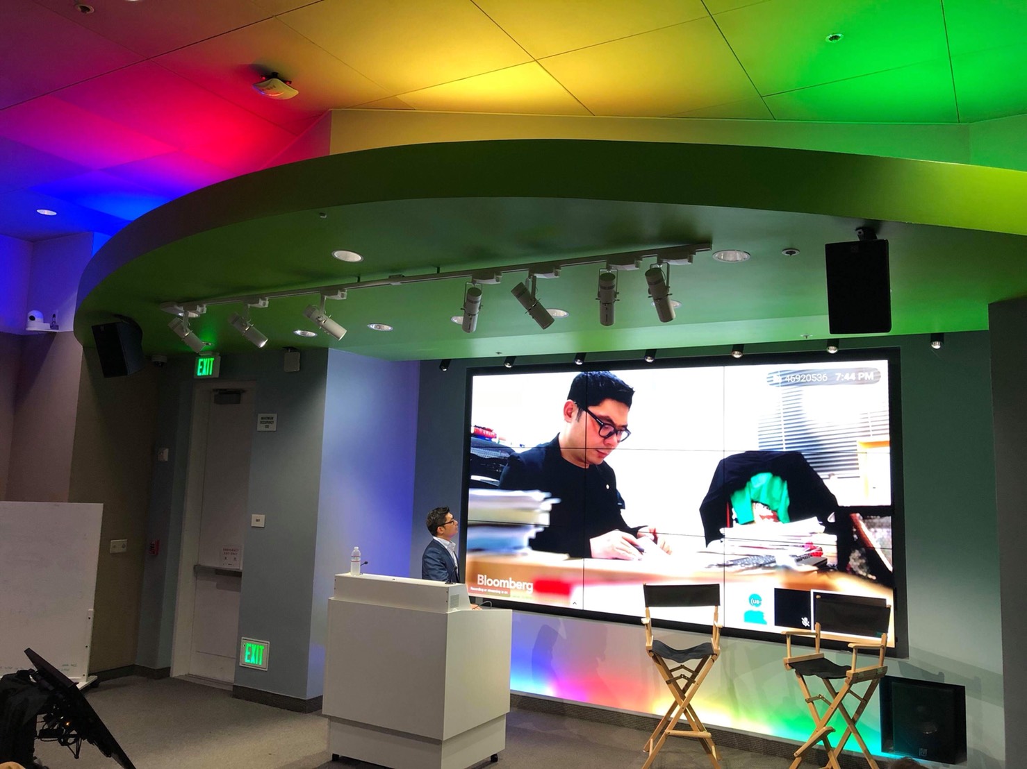 過程中他表示全球都在發展加密貨幣以及區塊鍊技術,希望台灣能成為這波趨勢的先行者。 圖:許毓仁辦公室/提供 過程中他表示全球都在發展加密貨幣以及區塊鍊技術,希望台灣能成為這波趨勢的先行者。 圖:許毓仁辦公室/提供