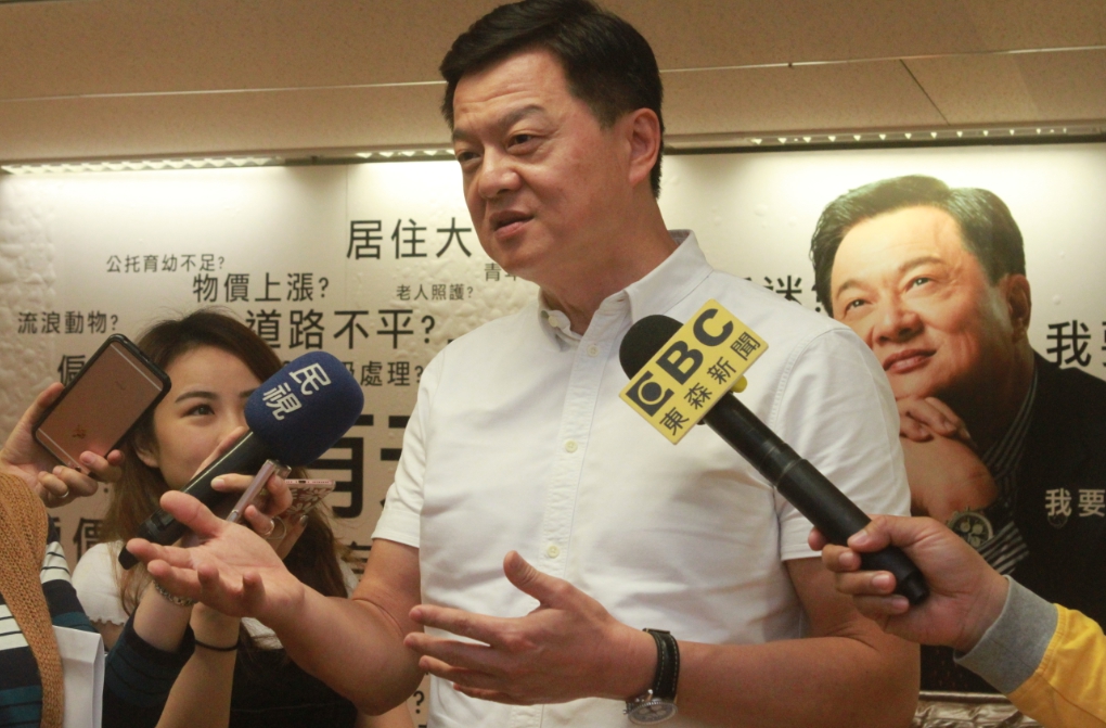 周錫瑋今天談319槍擊案,以「一切源頭都是陳水扁」、「扁提拔侯」,明護暗諷侯友宜。 圖:王峻昌/攝 周錫瑋今天談319槍擊案,以「一切源頭都是陳水扁」、「扁提拔侯」,明護暗諷侯友宜。 圖:王峻昌/攝
