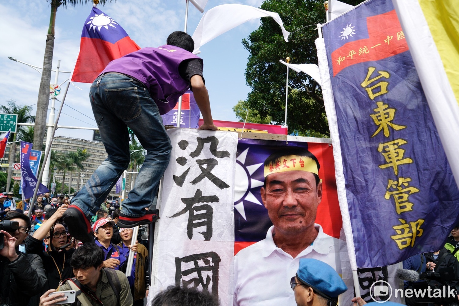 藍天行動聯盟今天下午在立法院外舉辦繆德生追思會。 圖:張良一/攝 藍天行動聯盟今天下午在立法院外舉辦繆德生追思會。 圖:張良一/攝