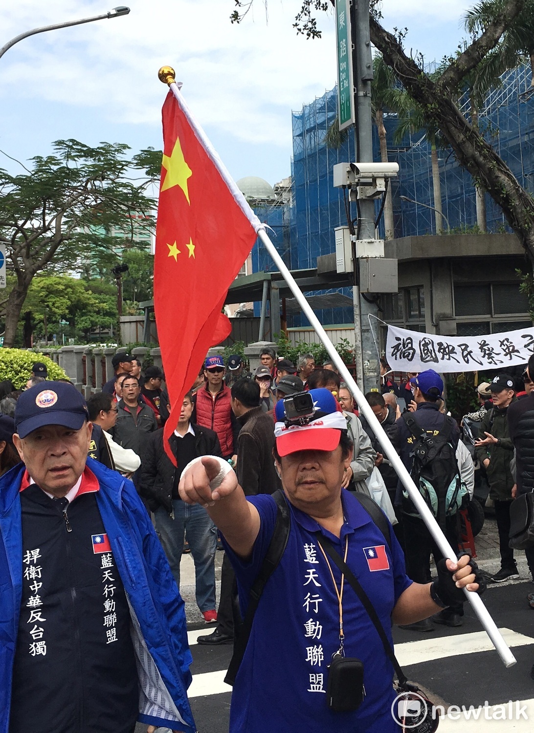 藍天行動聯盟今天下午在立法院外舉辦繆德生追思會。 圖:張良一/攝 藍天行動聯盟今天下午在立法院外舉辦繆德生追思會。 圖:張良一/攝