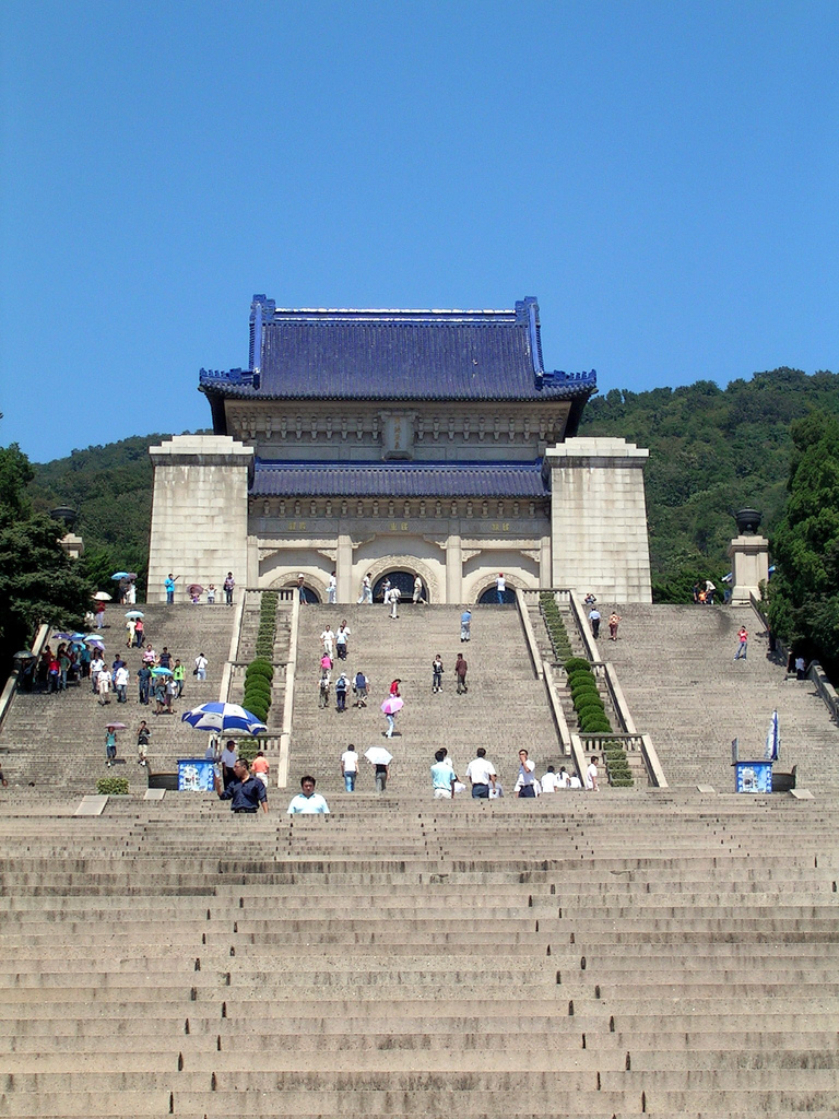 環球網稱,遠望青瓦台,「當時也曾覺得眼熟,有點像我們南京的中山陵(如圖)」。 圖:翻攝自維基百科 環球網稱,遠望青瓦台,「當時也曾覺得眼熟,有點像我們南京的中山陵(如圖)」。 圖:翻攝自維基百科
