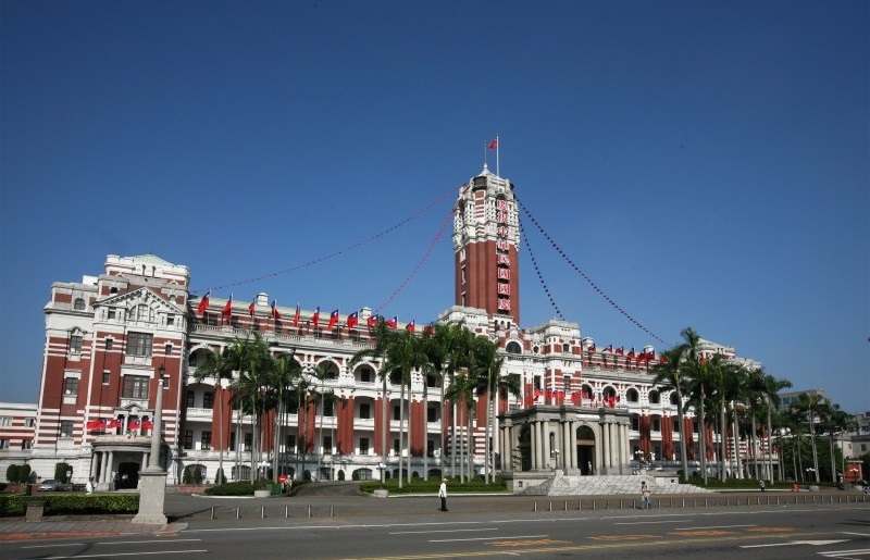 文章一出,引起網友的熱議和留言。有廣西網民說,「台灣韓國都是用(日本)鬼子殖民時代的總督府辦公,殺戮太多,死鬼也不放過你」。 圖:翻攝自總統府網站 文章一出,引起網友的熱議和留言。有廣西網民說,「台灣韓國都是用(日本)鬼子殖民時代的總督府辦公,殺戮太多,死鬼也不放過你」。 圖:翻攝自總統府網站
