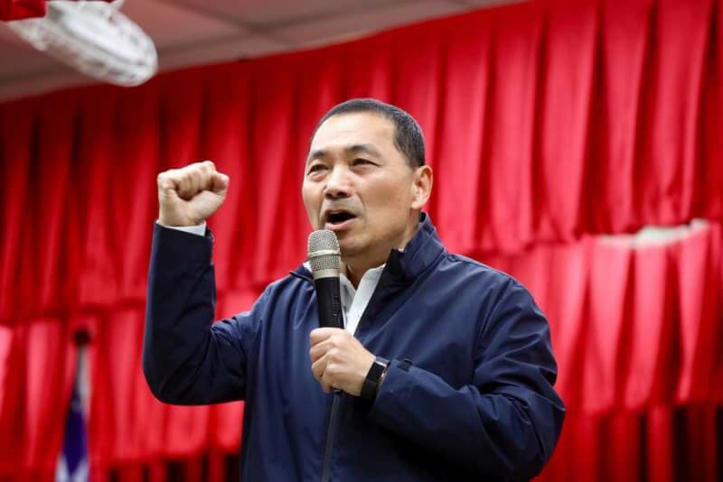 侯友宜表示,爭取軌道建設應該不分黨派,並強調「捷運是骨是血管、都更是肉」、「捷運到哪裡、都更到哪裡」。 圖: 侯友宜競選辦公室/提供 侯友宜表示,爭取軌道建設應該不分黨派,並強調「捷運是骨是血管、都更是肉」、「捷運到哪裡、都更到哪裡」。 圖: 侯友宜競選辦公室/提供