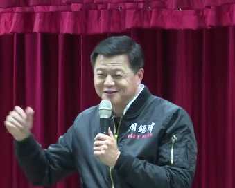 國民黨新北市長的政見會共有四場,4月3日至4月5日進行電話民調。首埸在民進黨的大票倉三重區首開戰,於厚德體操館舉行,來了約500多位聽眾。周錫瑋發表政見。 圖:翻攝自網路直播畫面 國民黨新北市長的政見會共有四場,4月3日至4月5日進行電話民調。首埸在民進黨的大票倉三重區首開戰,於厚德體操館舉行,來了約500多位聽眾。周錫瑋發表政見。 圖:翻攝自網路直播畫面
