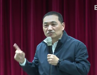 國民黨新北市長的政見會共有四場,4月3日至4月5日進行電話民調。首埸在民進黨的大票倉三重區首開戰,於厚德體操館舉行,來了約500多位聽眾。侯友宜發表政見。 圖:翻攝自網路直播畫面 國民黨新北市長的政見會共有四場,4月3日至4月5日進行電話民調。首埸在民進黨的大票倉三重區首開戰,於厚德體操館舉行,來了約500多位聽眾。侯友宜發表政見。 圖:翻攝自網路直播畫面