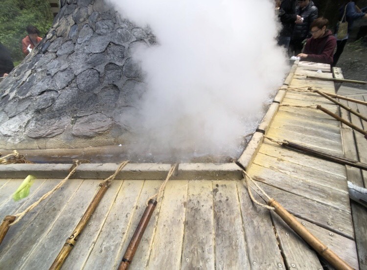 出門最重要的就是先填飽肚子,之後才有力氣前進,那就先前進鳩之澤吃個溫泉蛋吧! 圖:翻攝自APP《TripleFeet》 出門最重要的就是先填飽肚子,之後才有力氣前進,那就先前進鳩之澤吃個溫泉蛋吧! 圖:翻攝自APP《TripleFeet》