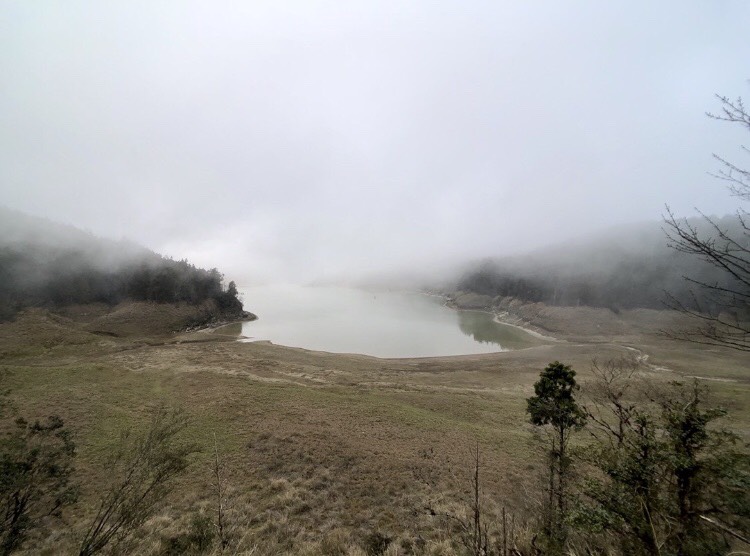 翠峰景觀道路,全長約16.5公里,右方視野開闊,不時出現層次美感。 圖:翻攝自APP《TripleFeet》 翠峰景觀道路,全長約16.5公里,右方視野開闊,不時出現層次美感。 圖:翻攝自APP《TripleFeet》