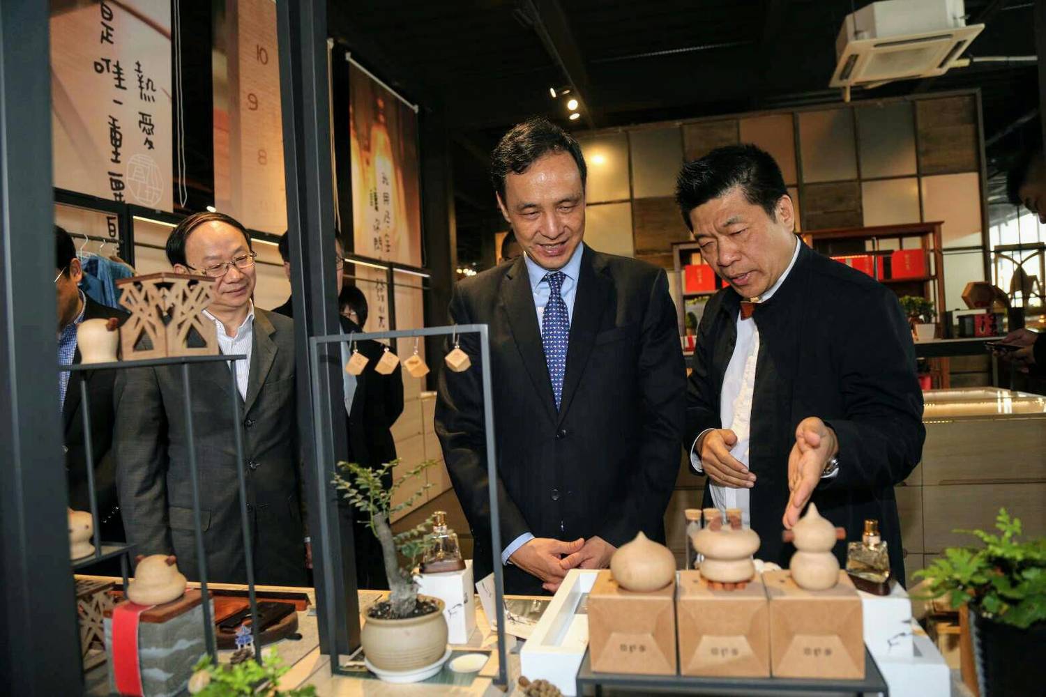 朱立倫指出,麥可將文創園區,主要是有台灣青年人,結合很多年輕創業家或文創者在此匯集成一個大型基地,大家都很有創意與想法。 圖:新北市政府/提供 朱立倫指出,麥可將文創園區,主要是有台灣青年人,結合很多年輕創業家或文創者在此匯集成一個大型基地,大家都很有創意與想法。 圖:新北市政府/提供