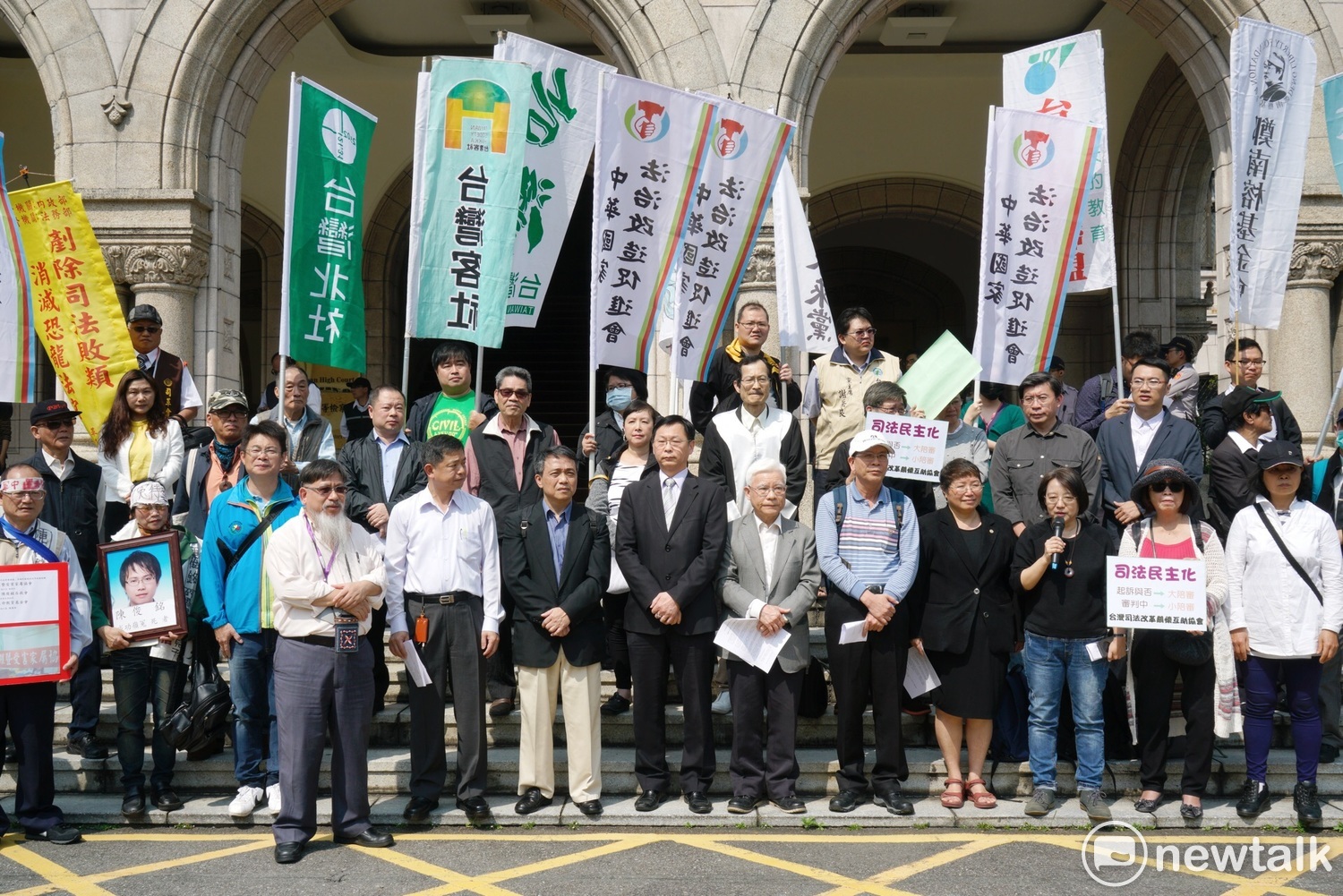 陪審團推動協會等團體發起「落實司法改革,5月5日支持陪審制大遊行」啟動記者會。 圖:張良一/攝 陪審團推動協會等團體發起「落實司法改革,5月5日支持陪審制大遊行」啟動記者會。 圖:張良一/攝