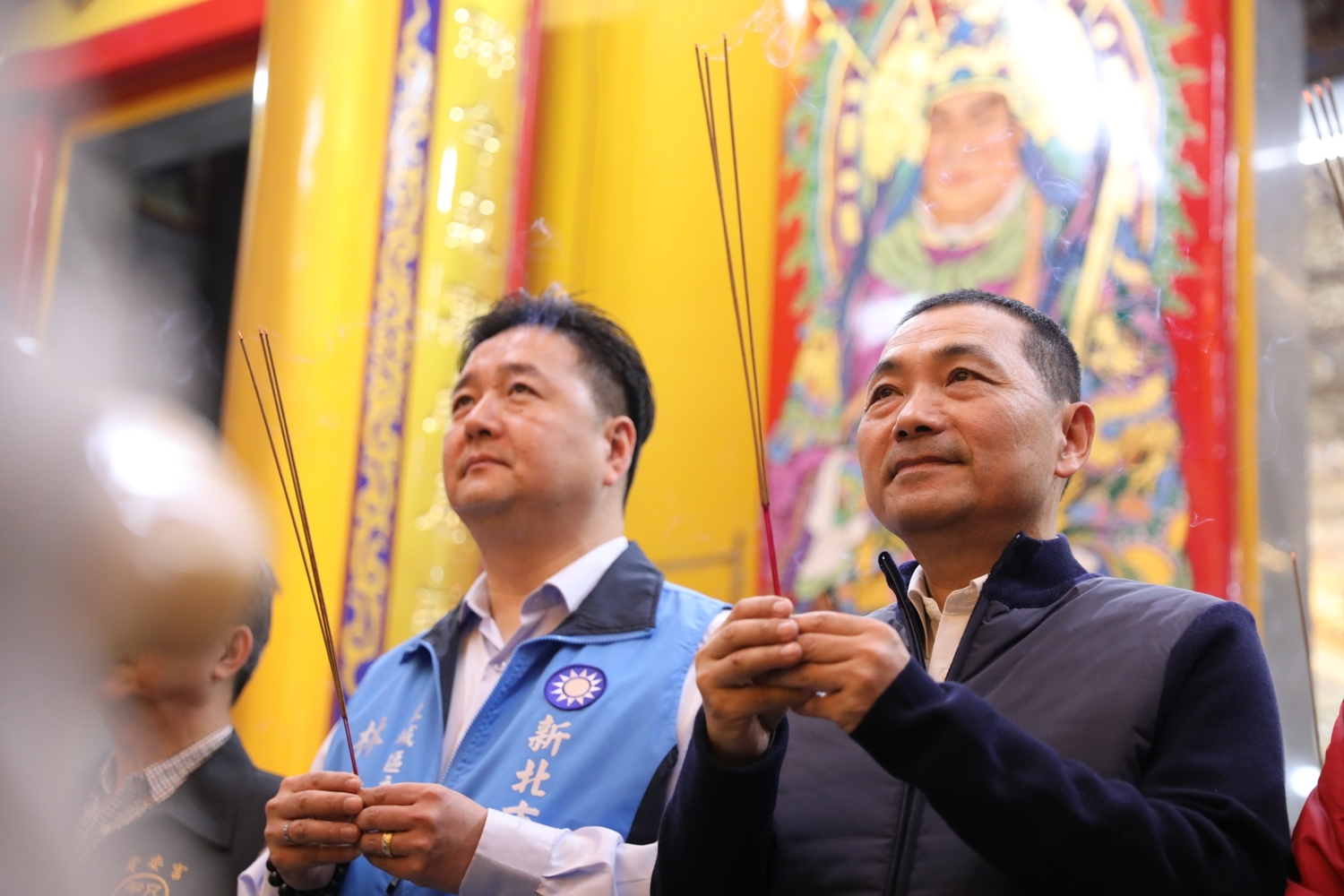 侯友宜今天照常拜會行程,未出席國民黨首場電視辯論會,他也憂心辯論會變成「抹黑會」。 圖:侯友宜競選辦公室/提供 侯友宜今天照常拜會行程,未出席國民黨首場電視辯論會,他也憂心辯論會變成「抹黑會」。 圖:侯友宜競選辦公室/提供