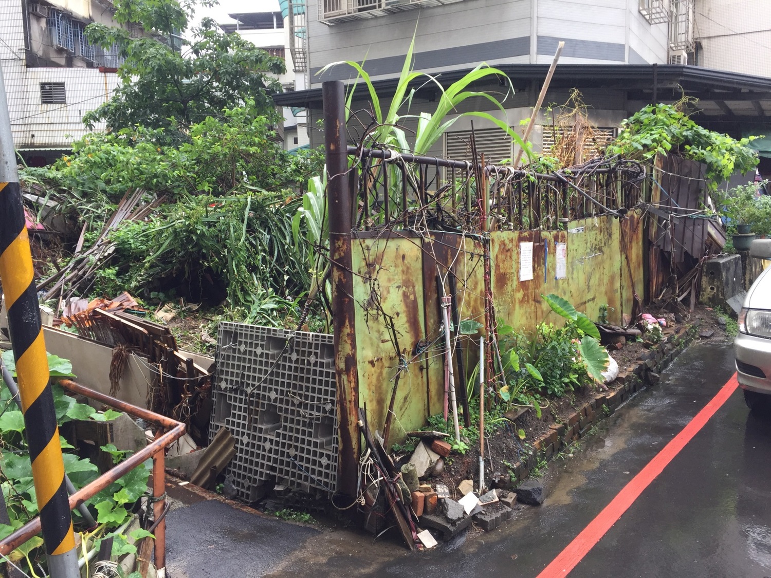 新莊區天祥街31巷打通前照片。 圖:新北市政府/提供 新莊區天祥街31巷打通前照片。 圖:新北市政府/提供