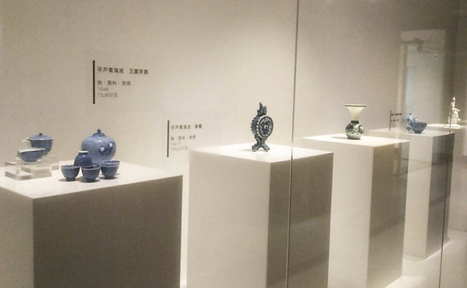 「三川內燒」正在中友時尚藝廊展出。 中友時尚藝廊/提供 「三川內燒」正在中友時尚藝廊展出。 中友時尚藝廊/提供