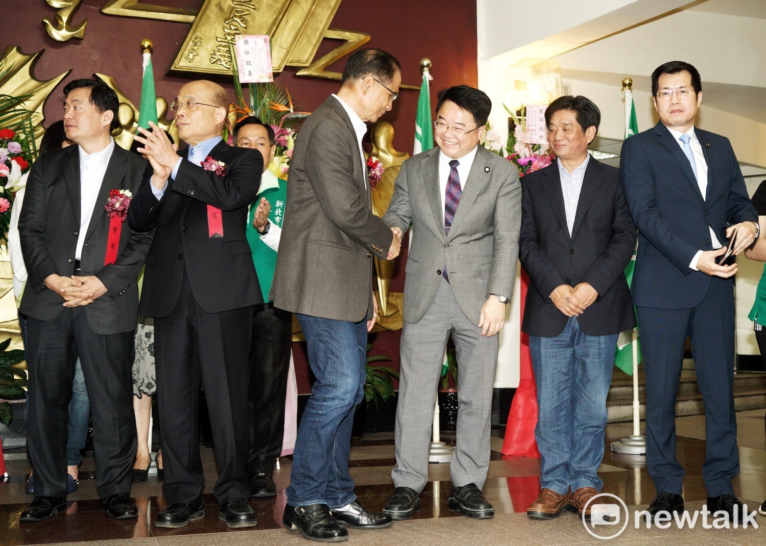 前行政院長蘇貞昌、游錫堃、立委吳秉睿、羅致政等人參加民進黨新北市黨團交接典禮。 前行政院長蘇貞昌、游錫堃、立委吳秉睿、羅致政等人參加民進黨新北市黨團交接典禮。