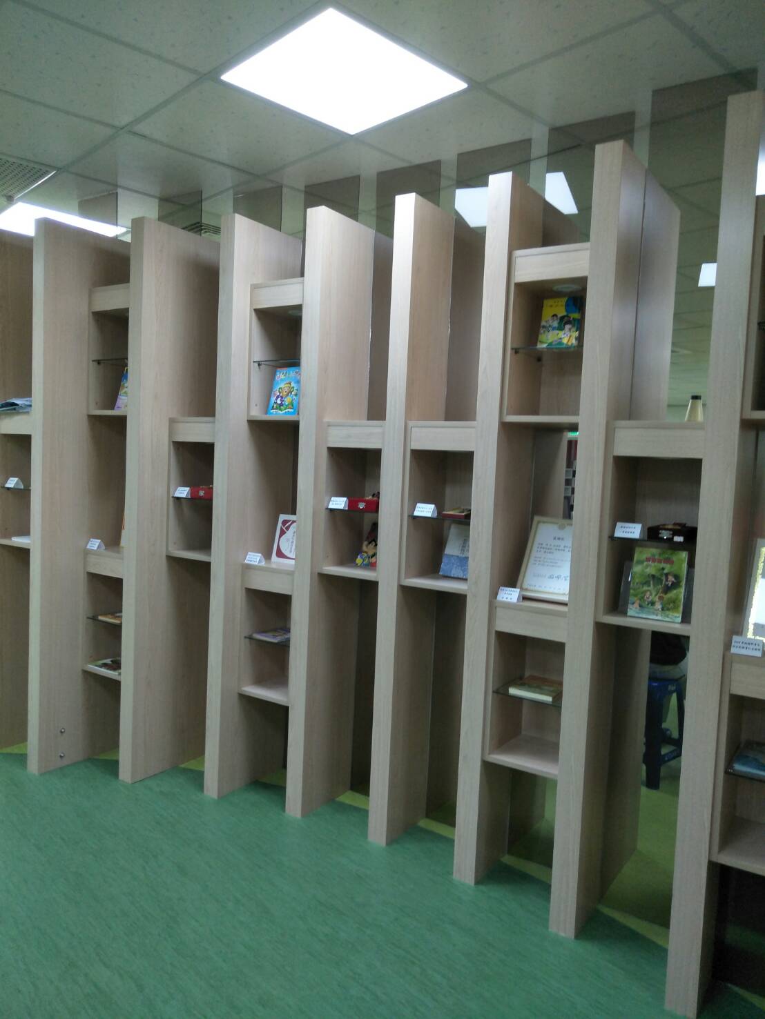 桃園市兒童文學館有豐富的館藏資源。 圖:桃園市政府/提供 桃園市兒童文學館有豐富的館藏資源。 圖:桃園市政府/提供