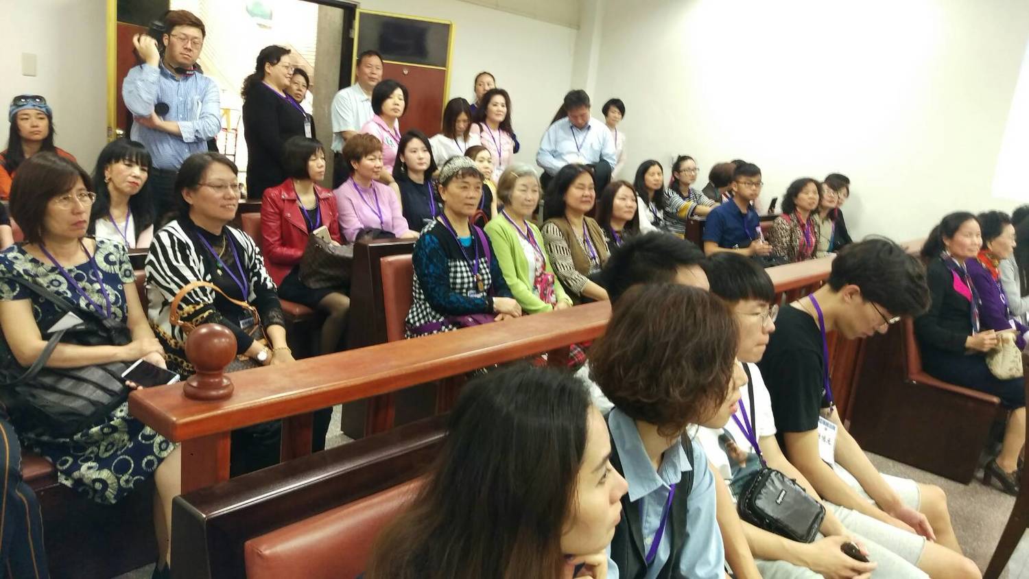 海基會副秘書長兼法律處長管安露上午先陪同將近60位中區陸配團體、陸生參訪台中地方法院。 圖:海基會提供 海基會副秘書長兼法律處長管安露上午先陪同將近60位中區陸配團體、陸生參訪台中地方法院。 圖:海基會提供