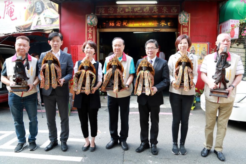 台南市長李孟諺出席西來庵噍吧哖紀念館神像遷移儀式合影。 圖:台南市政府/提供 台南市長李孟諺出席西來庵噍吧哖紀念館神像遷移儀式合影。 圖:台南市政府/提供