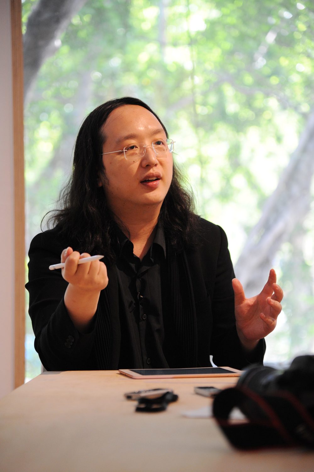 微軟跟Google都陸續在台灣宣布成立AI研發中心,對於國內產業及發展有什麼應用? 行政院政務委員唐鳳表示AI是個觸媒,有助於整合社會產業與社會關係, 微軟跟Google都陸續在台灣宣布成立AI研發中心,對於國內產業及發展有什麼應用? 行政院政務委員唐鳳表示AI是個觸媒,有助於整合社會產業與社會關係,