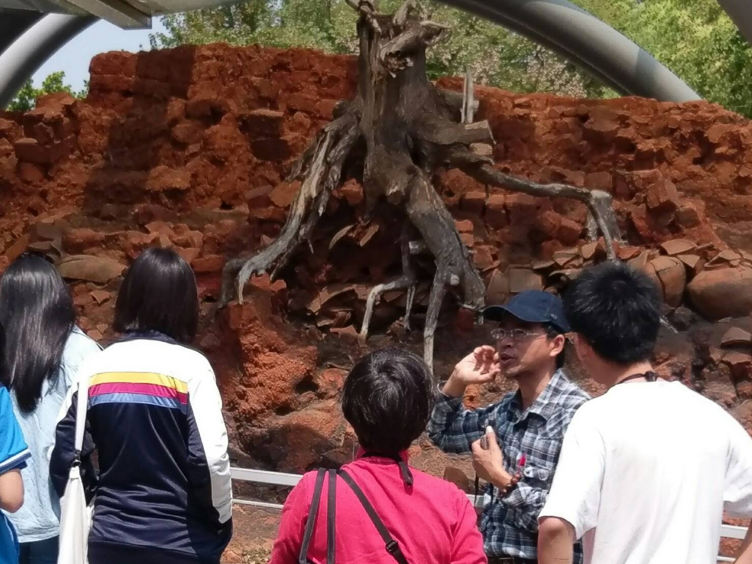 西苑高中舉辦「逐鹿西屯─走讀」。 圖:台中市教育局/提供 西苑高中舉辦「逐鹿西屯─走讀」。 圖:台中市教育局/提供