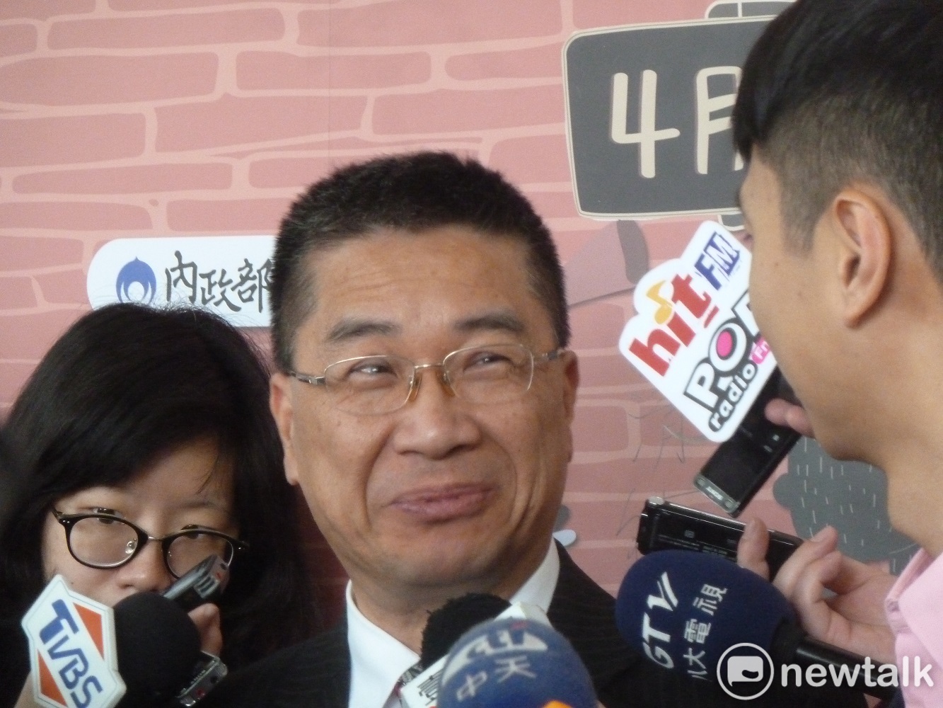 行政院發言人徐國勇今(17)日受訪表示,照理講,吳應該已經拋棄美國籍,就算吳仍有雙重國籍,只要就任時,將美國籍拋棄就好了,不會是個大問題。 行政院發言人徐國勇今(17)日受訪表示,照理講,吳應該已經拋棄美國籍,就算吳仍有雙重國籍,只要就任時,將美國籍拋棄就好了,不會是個大問題。