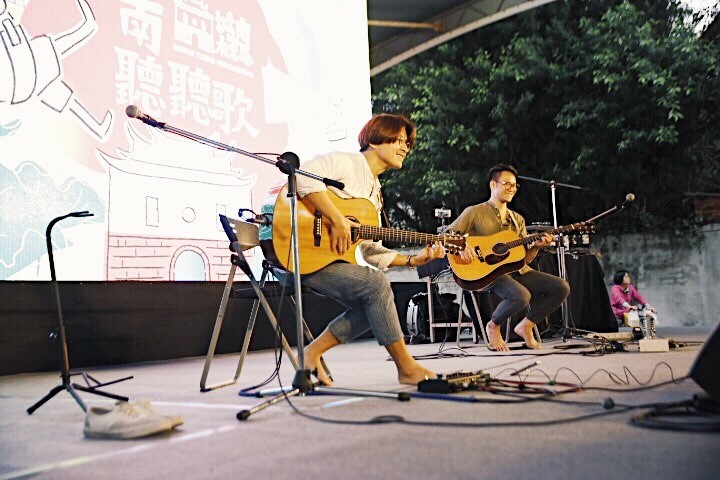 「城南有意思」活動周末活動主場地移至泉州街,以推廣綠色消費為概念舉辦「春日好好市集」,多達60個品牌設攤,市集裡除了特色小農、環保手作商品的攤位,也特別納入動保議題。 「城南有意思」活動周末活動主場地移至泉州街,以推廣綠色消費為概念舉辦「春日好好市集」,多達60個品牌設攤,市集裡除了特色小農、環保手作商品的攤位,也特別納入動保議題。