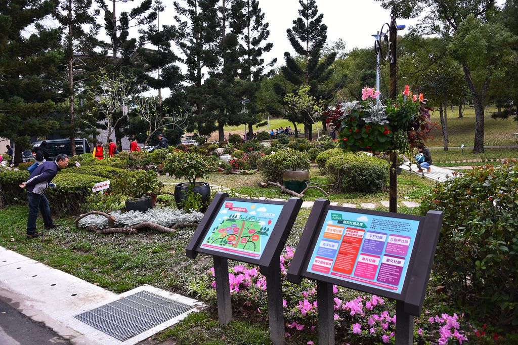 大安森林公園是面積有25公頃,占地廣闊,整個公園分為竹林區、榕樹區、水生植物區、生態地、露天音樂台、兒童遊戲區等等,是都市公園最佳親子公園之一! 圖:台北觀光旅遊網提供 大安森林公園是面積有25公頃,占地廣闊,整個公園分為竹林區、榕樹區、水生植物區、生態地、露天音樂台、兒童遊戲區等等,是都市公園最佳親子公園之一! 圖:台北觀光旅遊網提供