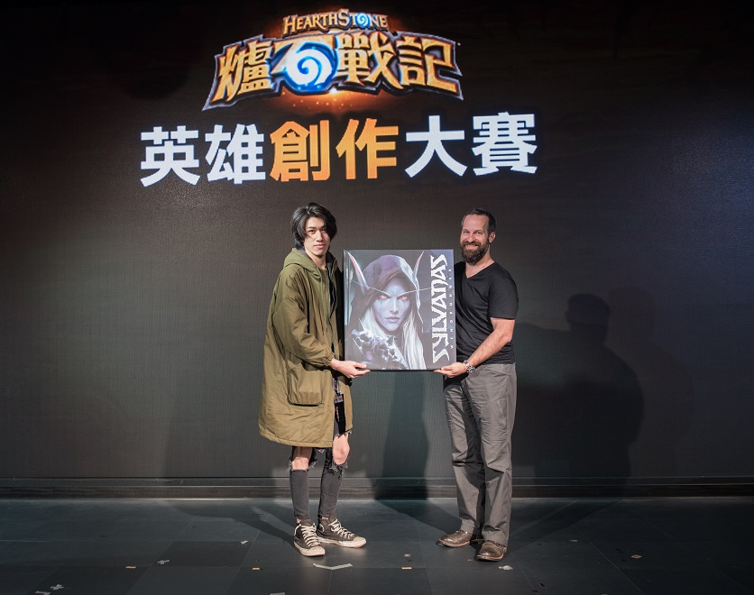 逾百名玩家熱情參與《爐石戰記》全新資料片《黑巫森林》上市暖身派對。 逾百名玩家熱情參與《爐石戰記》全新資料片《黑巫森林》上市暖身派對。