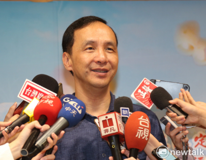 新北市長朱立倫表示,不論是誰出來參選,呼籲不要造謠抹黑,只要是正面的選舉,市民就會做出理性的選擇。 新北市長朱立倫表示,不論是誰出來參選,呼籲不要造謠抹黑,只要是正面的選舉,市民就會做出理性的選擇。
