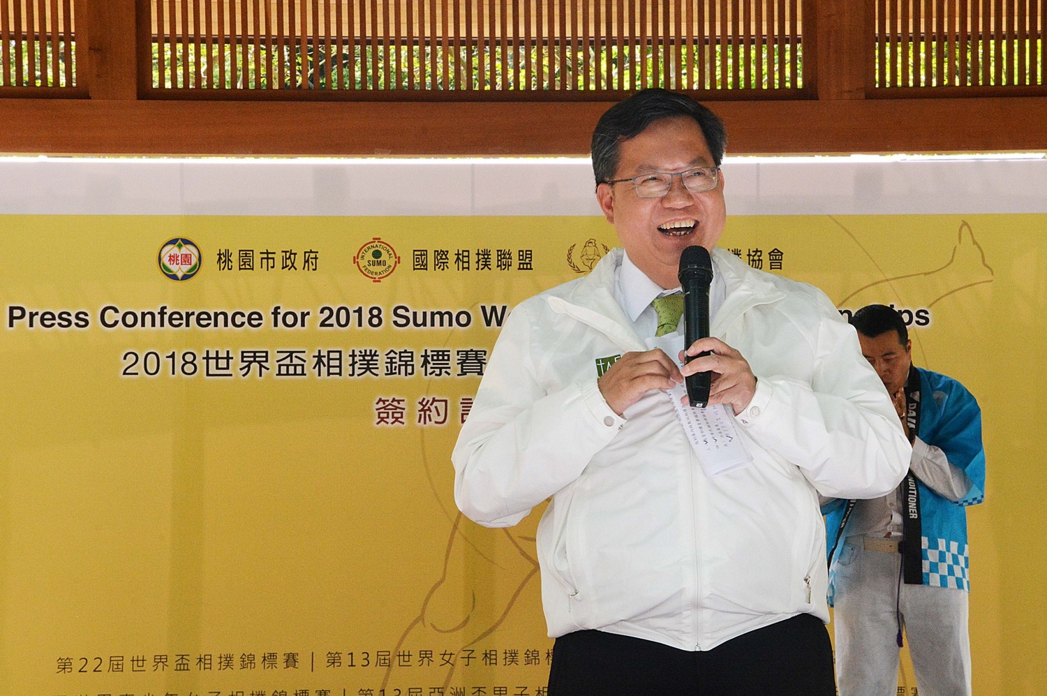 桃園市長鄭文燦認為相撲結合力量、智慧及速度,是非常高難度的運動,還特別提醒小朋友「不是變胖就可以成為相撲選手喔!」。 圖: 桃園市政府/提供 桃園市長鄭文燦認為相撲結合力量、智慧及速度,是非常高難度的運動,還特別提醒小朋友「不是變胖就可以成為相撲選手喔!」。 圖: 桃園市政府/提供