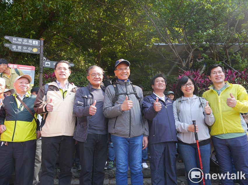 高雄市市長陳菊今拜會前姓政院長蘇貞昌,勸進蘇接受黨徵召參選新北市市長。 高雄市市長陳菊今拜會前姓政院長蘇貞昌,勸進蘇接受黨徵召參選新北市市長。