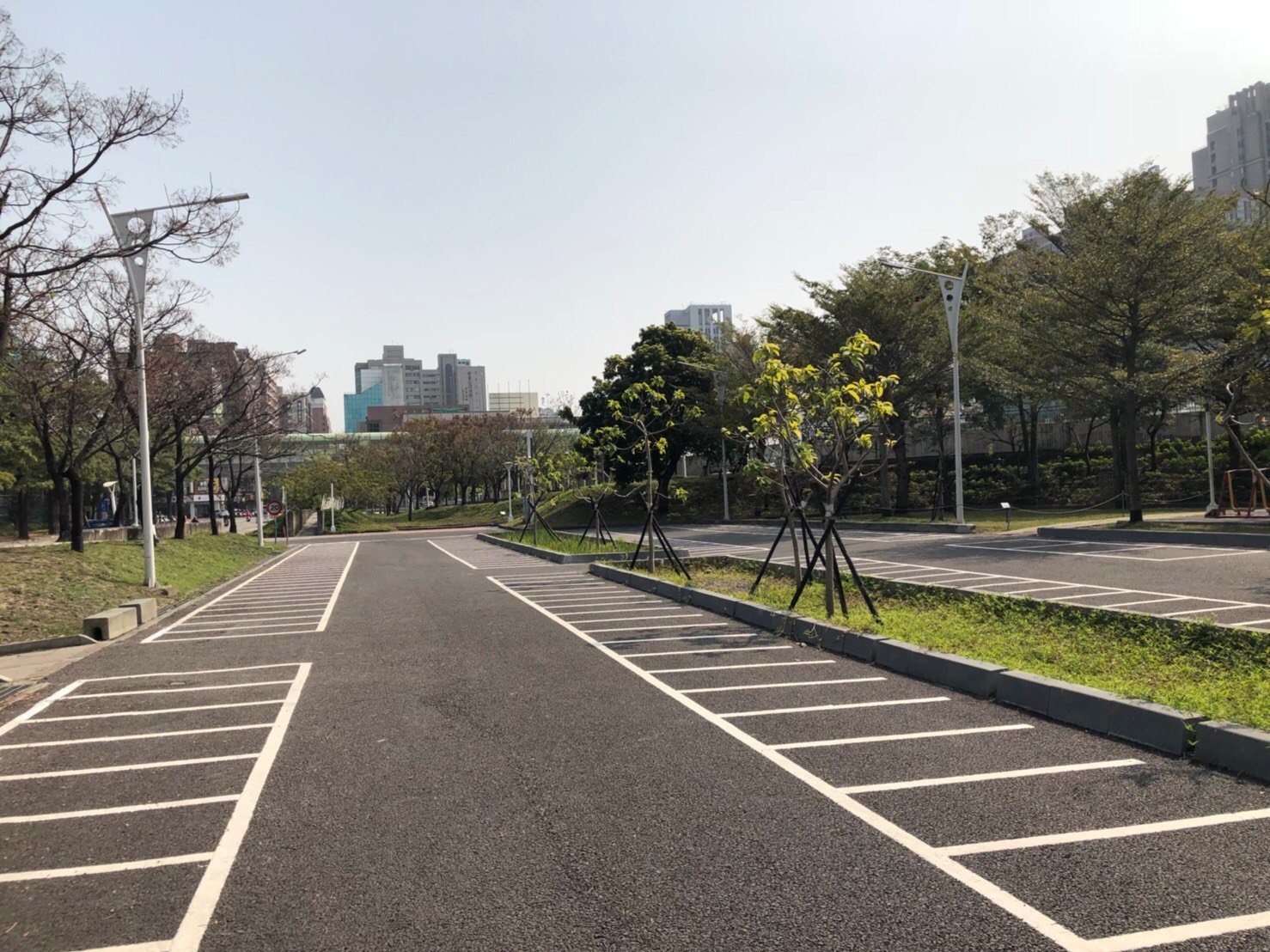 「雨水花園」停車場可提供425.152平方公尺綠地約5天的灌溉量,達到水資源永續再利用。 圖:台中市政府提供 「雨水花園」停車場可提供425.152平方公尺綠地約5天的灌溉量,達到水資源永續再利用。 圖:台中市政府提供